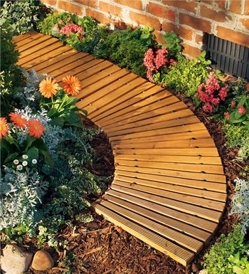 15 DIY Landscape Pathways to Die For — Bees and Roses. Gardening tips and hacks.