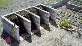 7 Easy DIY Compost Bin Projects ~ Bees and Roses