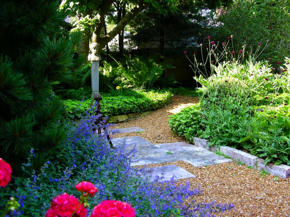 12 Garden Pathways You Can DIY ~ Bees and Roses