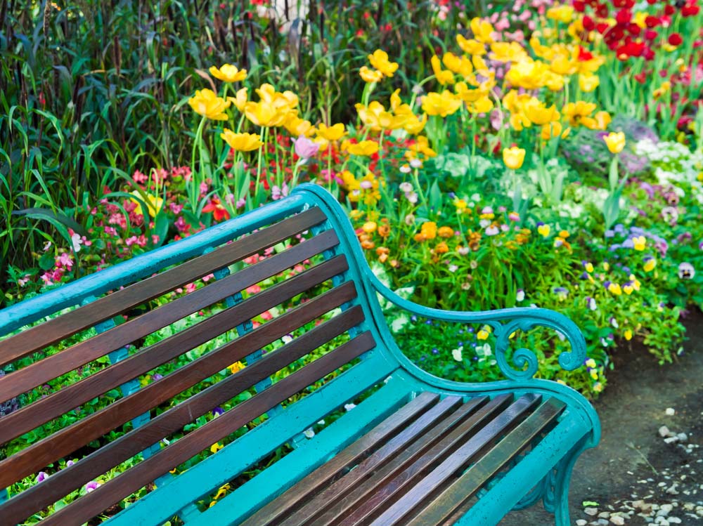 Seating Made Simple: 10 Inspirational Outdoor Seating Designs ~ Bees