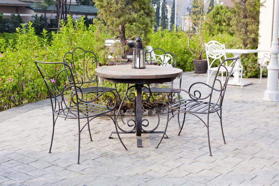 Seating Made Simple: 10 Inspirational Outdoor Seating Designs ~ Bees ...